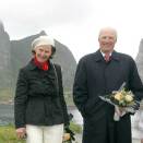 King Harald and Queen Sonja in front of mountains Mjåtind and Breitind (Photo: Marius Gulliksrud, Stella Pictures)